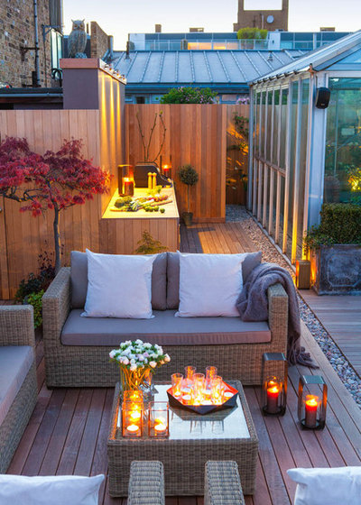 Contemporary Deck by The Garden Builders