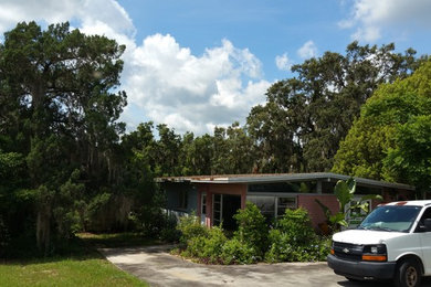 Example of a 1960s home design design in Other