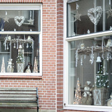 DUTCH HOMES DEC OUT FOR THE HOLIDAYS