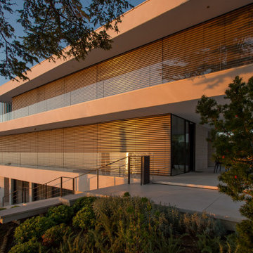 Shading on the side facade (Villa PB 12)
