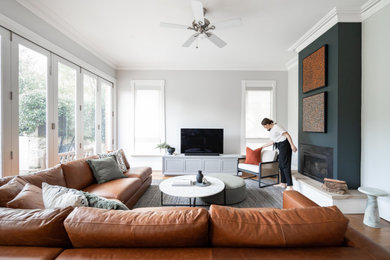 This is an example of a transitional family room in Sydney.