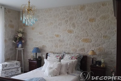ボルドーにあるトラディショナルスタイルのおしゃれな寝室のインテリア