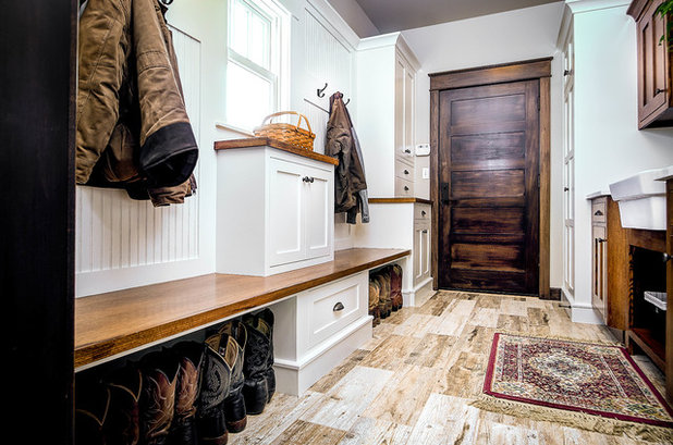 Кантри Прихожая by Cabinet Concepts by Design