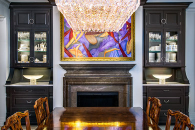 Example of a classic dining room design in Chicago