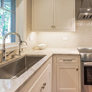 Lake Bluff Clean and Classic Kitchen