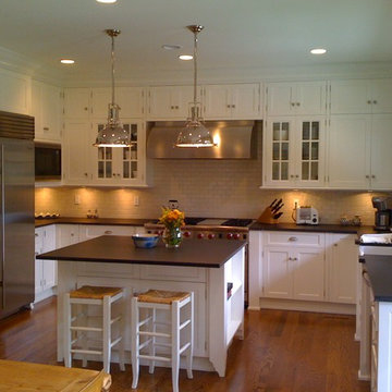 Transitional Cottage Kitchen