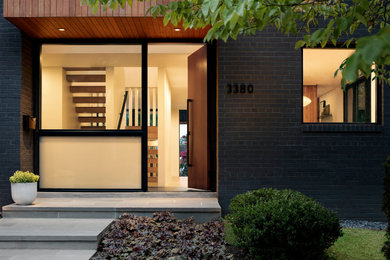 Example of a mid-century modern exterior home design in DC Metro