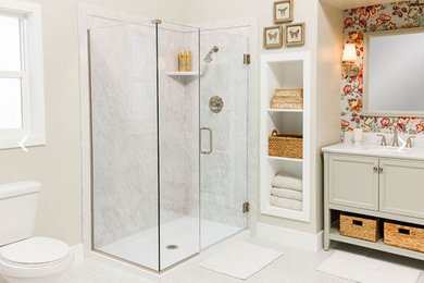 ボストンにあるお手頃価格のおしゃれな浴室 (グレーのキャビネット、アルコーブ型シャワー、開き戸のシャワー、洗面台1つ、独立型洗面台、パネル壁) の写真