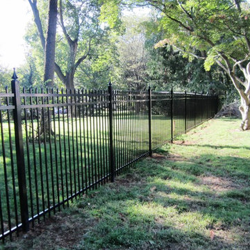 Decorative aluminum fencing