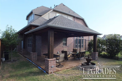 Home design - rustic home design idea in Dallas