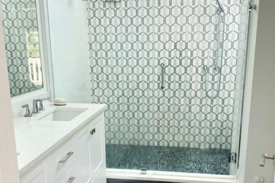 Example of a trendy bathroom design in New York