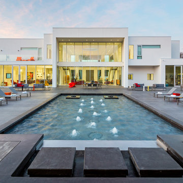 A Dazzling Dallas Dwelling