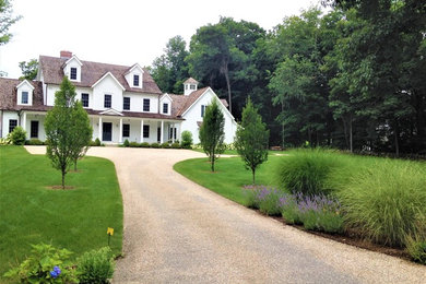 Design ideas for a farmhouse driveway in New York.