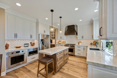 Kitchen - modern kitchen idea in Orange County