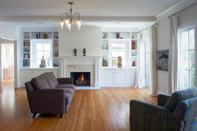 Example of a classic living room design in San Francisco