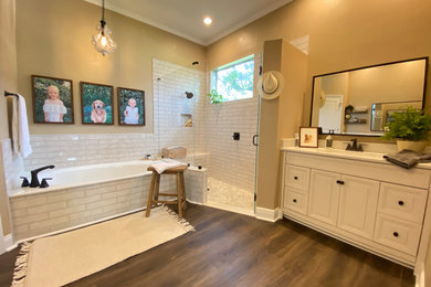 Bathroom - cottage bathroom idea in Jacksonville
