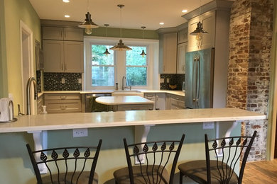 Kitchen - country kitchen idea in Wilmington