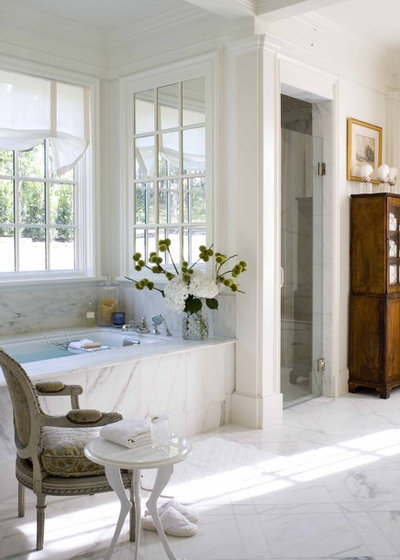 Классический Ванная комната by Period Homes, Inc.