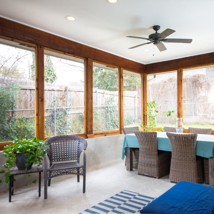 Classic screened-in porch idea in Dallas