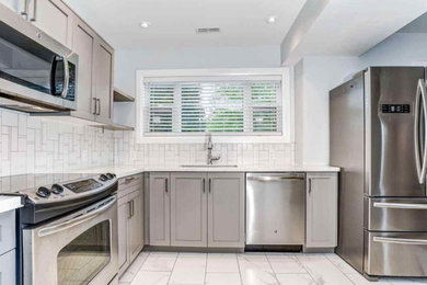 Example of a trendy kitchen design in Toronto