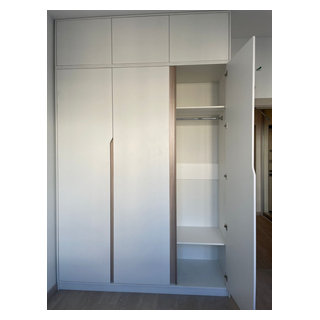 Встроенные распашные шкафы - Modern - Closet - Moscow - by Veresk