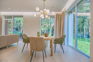 Example of a family room design in Chicago