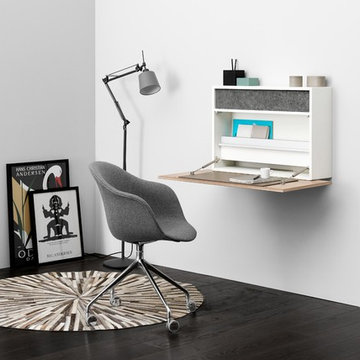 Versteckter Wandschreibtisch mit rollbarem Stuhl