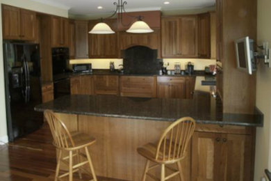 Kitchen - kitchen idea in Burlington