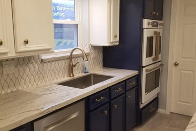 Transitional kitchen photo in Houston