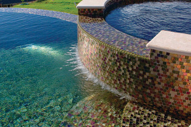 Photo of a contemporary infinity pool in Orange County.