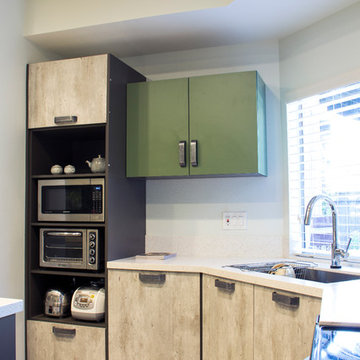 Green & Concrete Kitchen with Garden in Long Beach