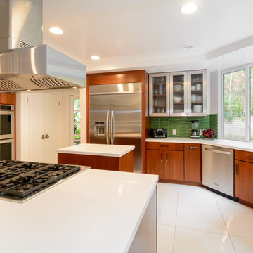 Modern Spacious Kitchen Remodel with Movable Island
