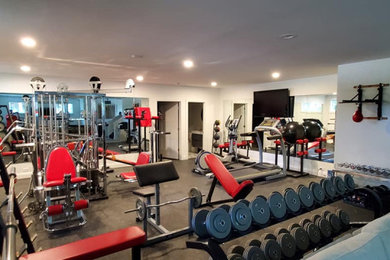 Example of a minimalist home gym design in St Louis