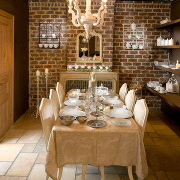 Lighting with architectural stone and antiques (Mediterranean Style)