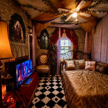 Romantic Castle Guest Chamber