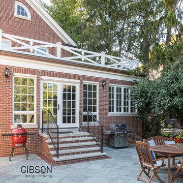 Traditional Sunroom and Garage