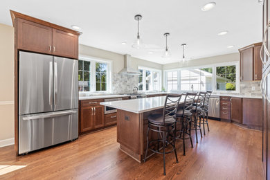 Elegant kitchen photo in Milwaukee