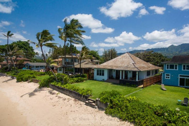 Design ideas for a beach style house exterior in Hawaii.