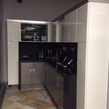 'The Kitchen Store' Display: High Gloss