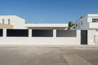 Foto de diseño residencial moderno de tamaño medio