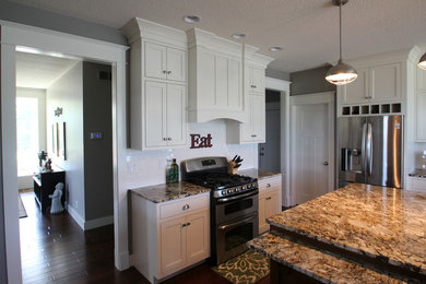 Inspiration for a modern kitchen remodel in Chicago