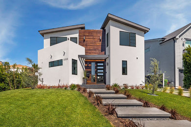 Modern exterior home idea in Los Angeles