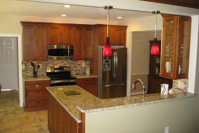 Kitchen - traditional kitchen idea in Philadelphia