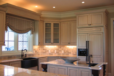 Elegant kitchen photo in Charlotte
