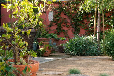 Patio - eclectic patio idea in Los Angeles