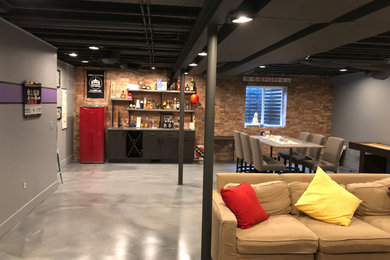 Inspiration for an industrial basement remodel in Detroit