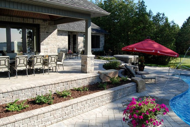 Inspiration for a modern home design remodel in Toronto