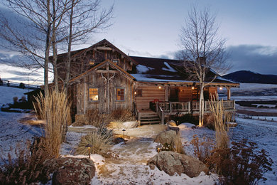 Inspiration for a mid-sized rustic partial sun front yard stone landscaping.