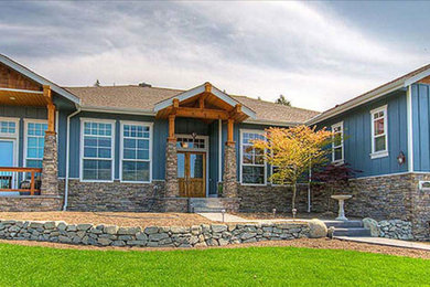 Elegant exterior home photo in Seattle