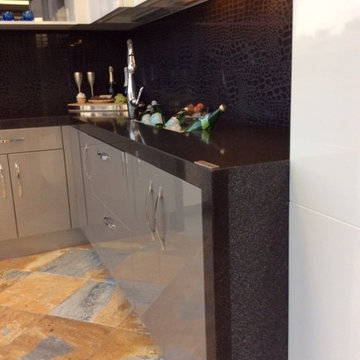 'The Kitchen Store' Display: High Gloss